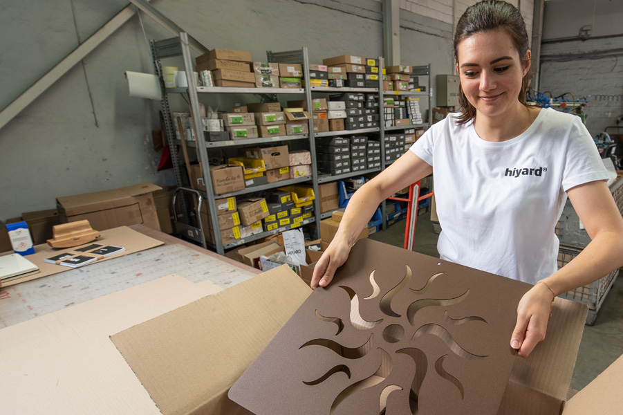 Verpackung Wooker panel Unsere Maxi in der Packstube