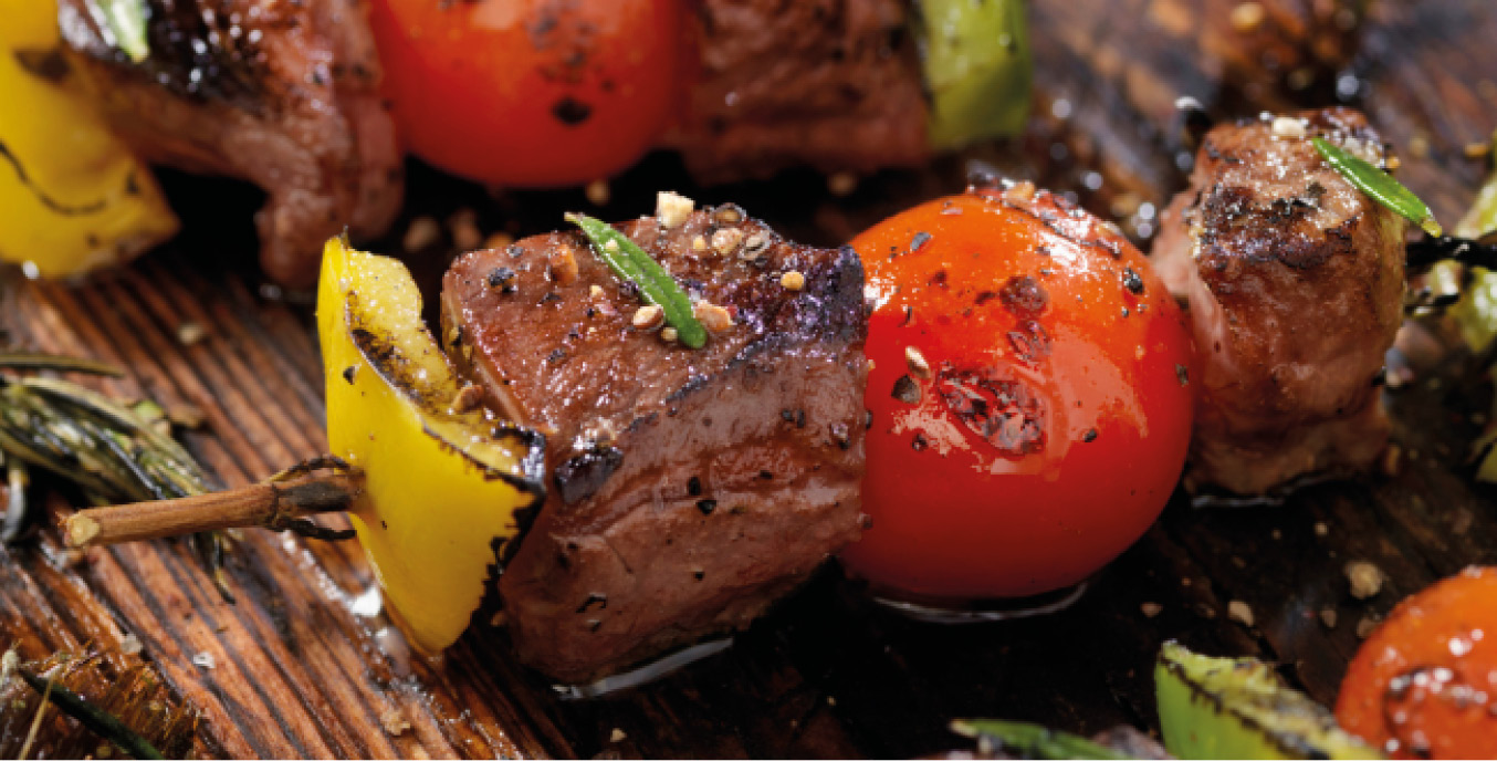 Sommerliche Grillrezepte mit Kräutern aus unserer Pflanzenwand Bloomer Sommerliche Grillrezepte mit Kräutern aus unserer Pflanzenwand Bloomer